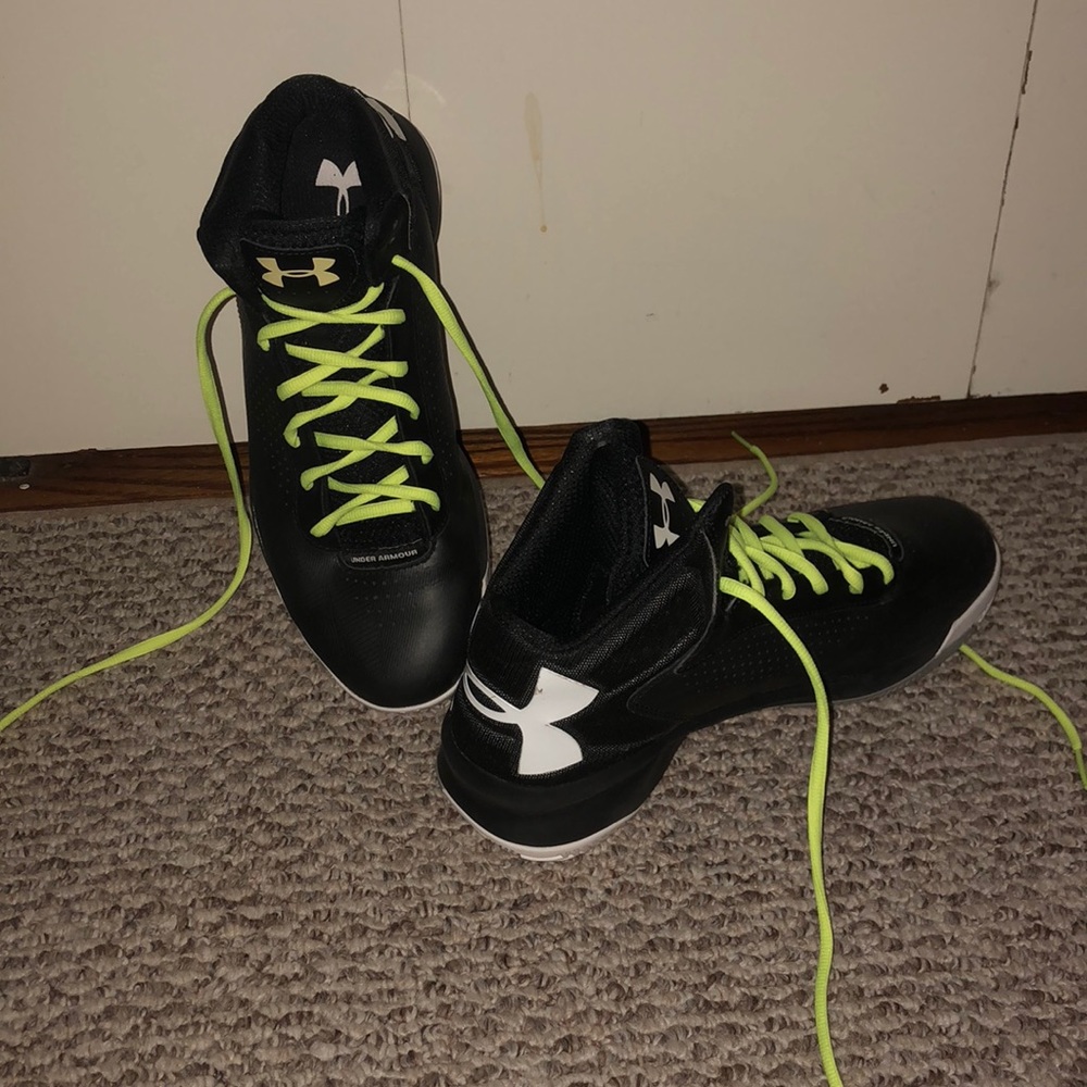 Under Armour basket ball shoes